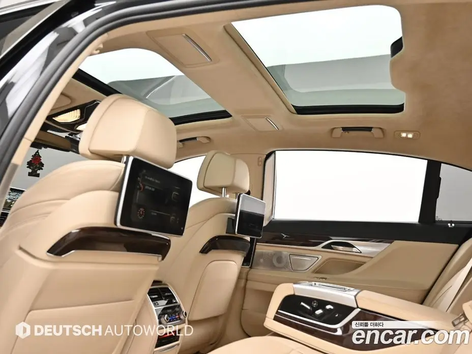 BMW 7 серия 2016 4.4 автомат (гидро), фото 18 BMW 7 серия 2016 4.4 автомат (гидро), фото 18