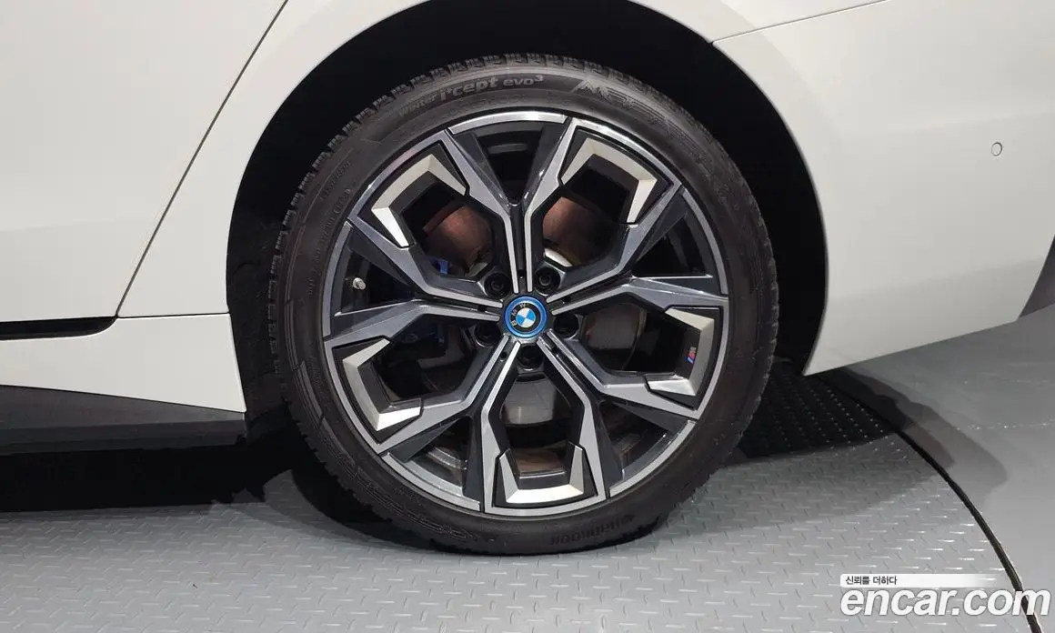 BMW i4 2023 0.2 автомат (гидро), фото 7