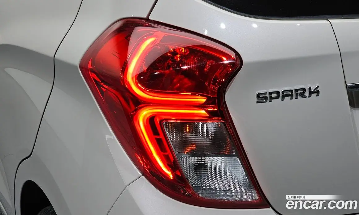Chevrolet Spark 2016 1.0 автомат (гидро), фото 9