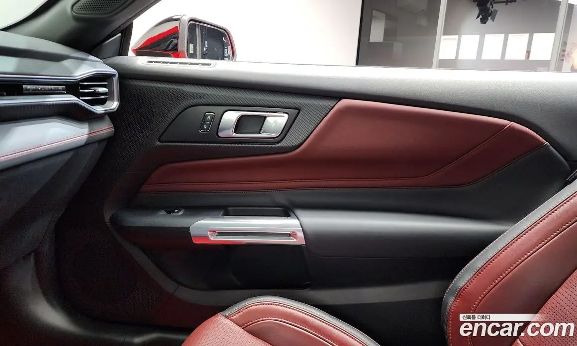 Ford Mustang 2024 5.0 автомат (гидро), фото 15