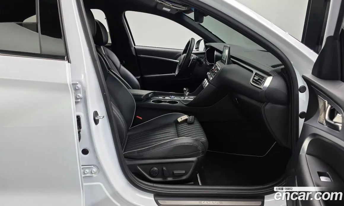 Genesis G70 2018 2.0 автомат (гидро), фото 16 Genesis G70 2018 2.0 автомат (гидро), фото 16