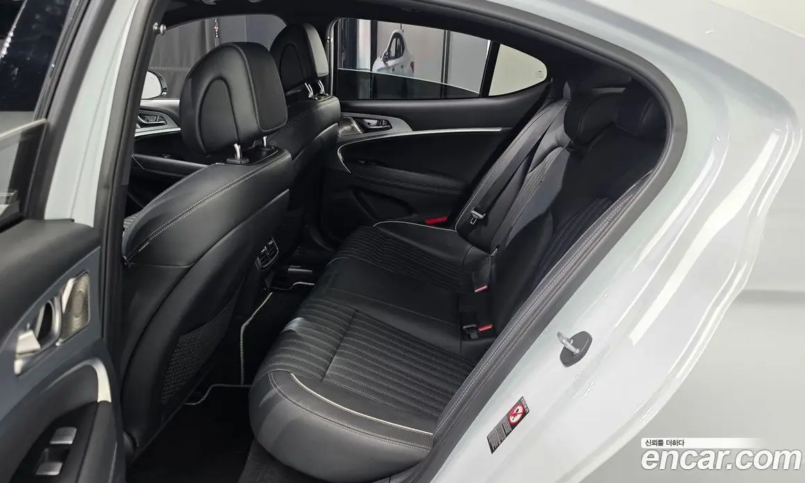 Genesis G70 2018 2.0 автомат (гидро), фото 17 Genesis G70 2018 2.0 автомат (гидро), фото 17