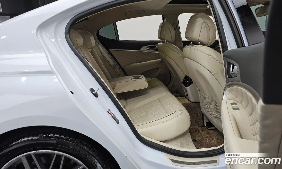 Genesis G70 2018 2.0 автомат (гидро), фото 16 Genesis G70 2018 2.0 автомат (гидро), фото 16
