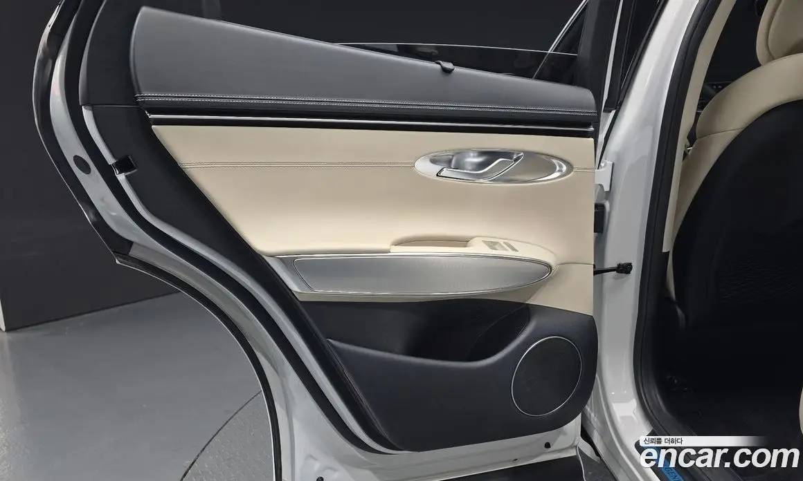 Genesis GV70 2023 2.5 автомат (гидро), фото 14 Genesis GV70 2023 2.5 автомат (гидро), фото 14