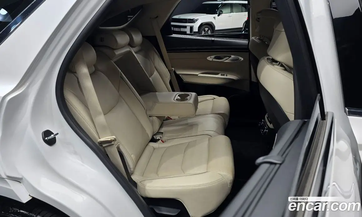 Genesis GV70 2023 2.5 автомат (гидро), фото 15 Genesis GV70 2023 2.5 автомат (гидро), фото 15