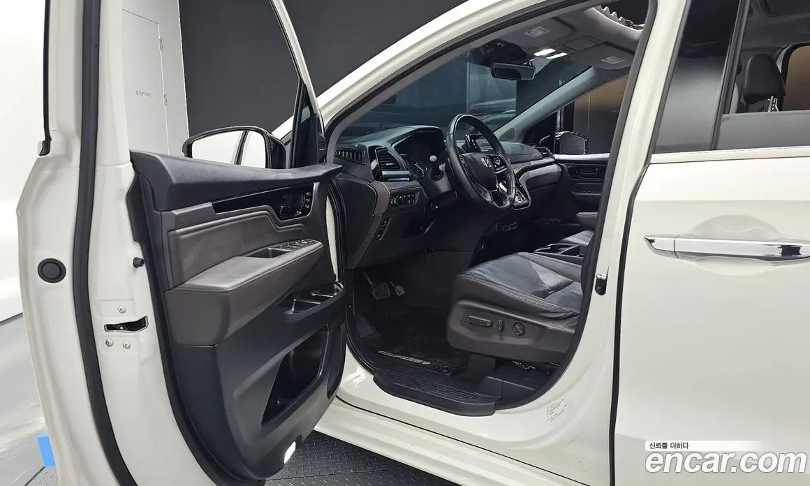 Honda Odyssey 2018 3.5 автомат (гидро), фото 13 Honda Odyssey 2018 3.5 автомат (гидро), фото 13