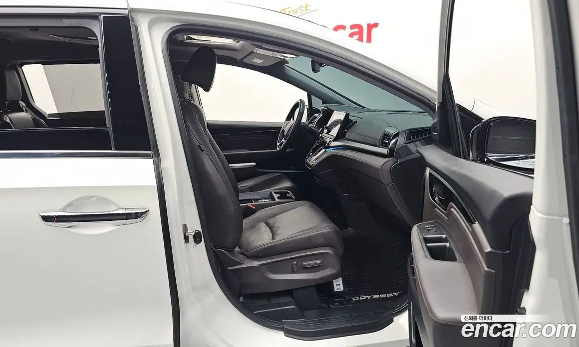 Honda Odyssey 2018 3.5 автомат (гидро), фото 16 Honda Odyssey 2018 3.5 автомат (гидро), фото 16