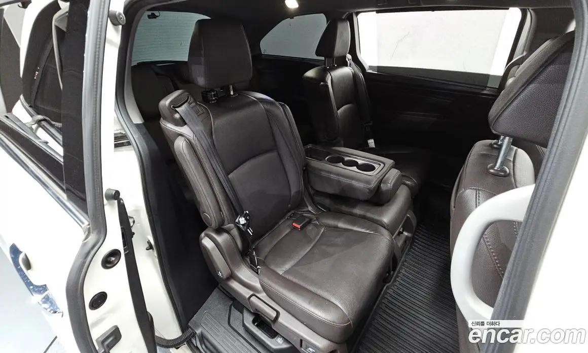 Honda Odyssey 2018 3.5 автомат (гидро), фото 17 Honda Odyssey 2018 3.5 автомат (гидро), фото 17