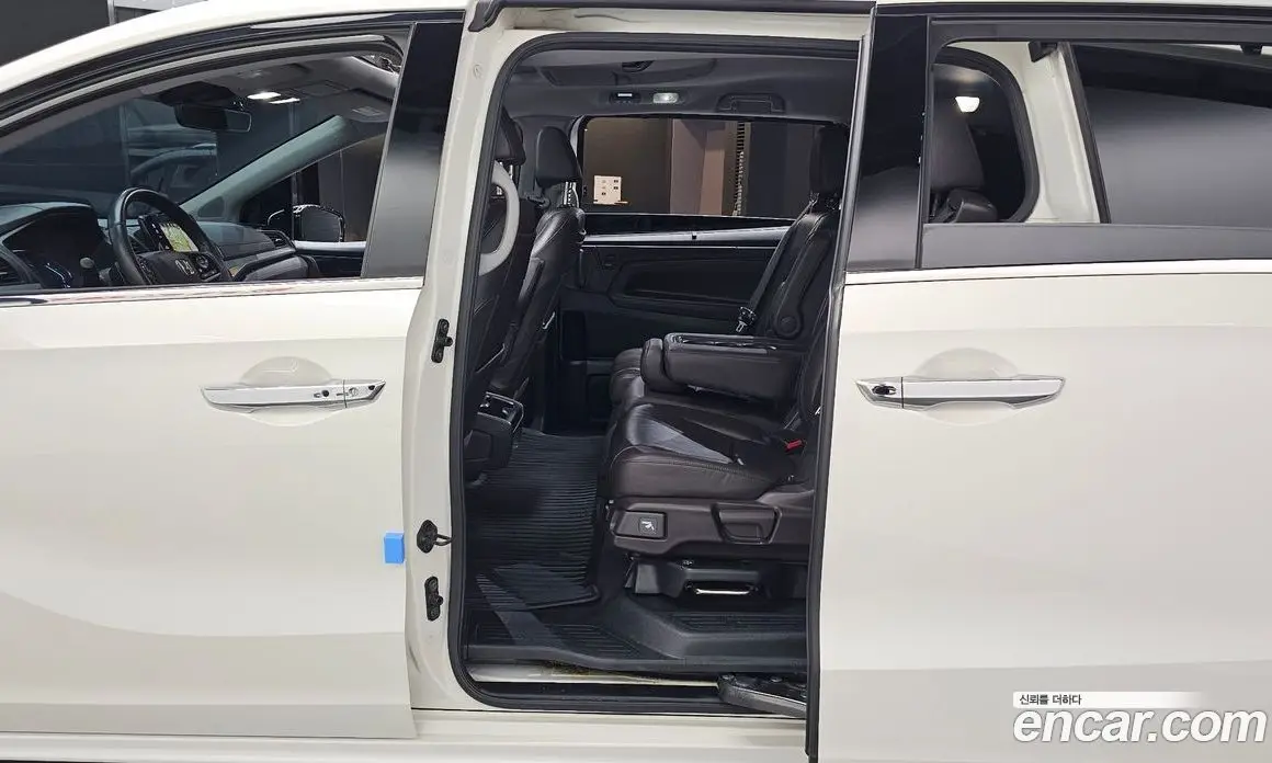 Honda Odyssey 2018 3.5 автомат (гидро), фото 18 Honda Odyssey 2018 3.5 автомат (гидро), фото 18