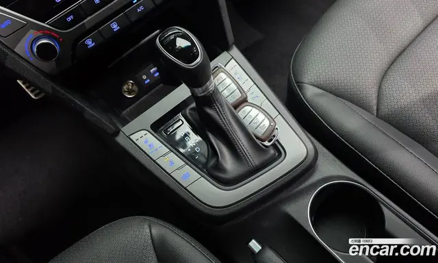 Hyundai Avante 2017 1.6 автомат (гидро), миниатюра 11