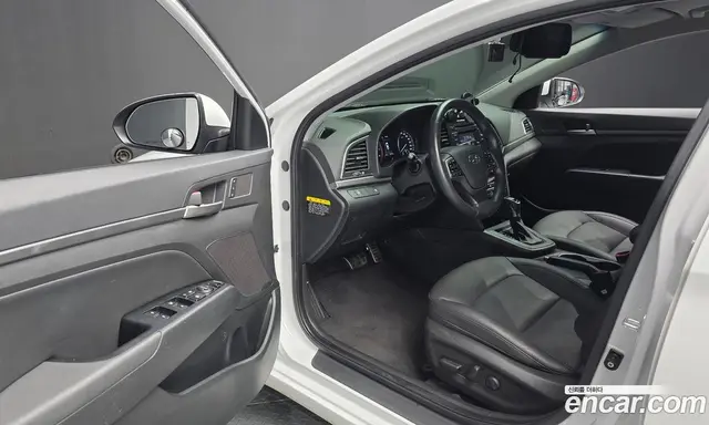 Hyundai Avante 2017 1.6 автомат (гидро), миниатюра 12