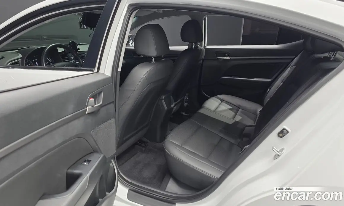 Hyundai Avante 2017 1.6 автомат (гидро), фото 15