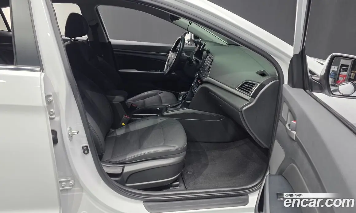 Hyundai Avante 2017 1.6 автомат (гидро), фото 16