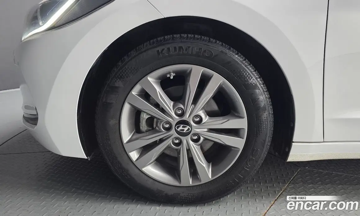 Hyundai Avante 2017 1.6 автомат (гидро), фото 4