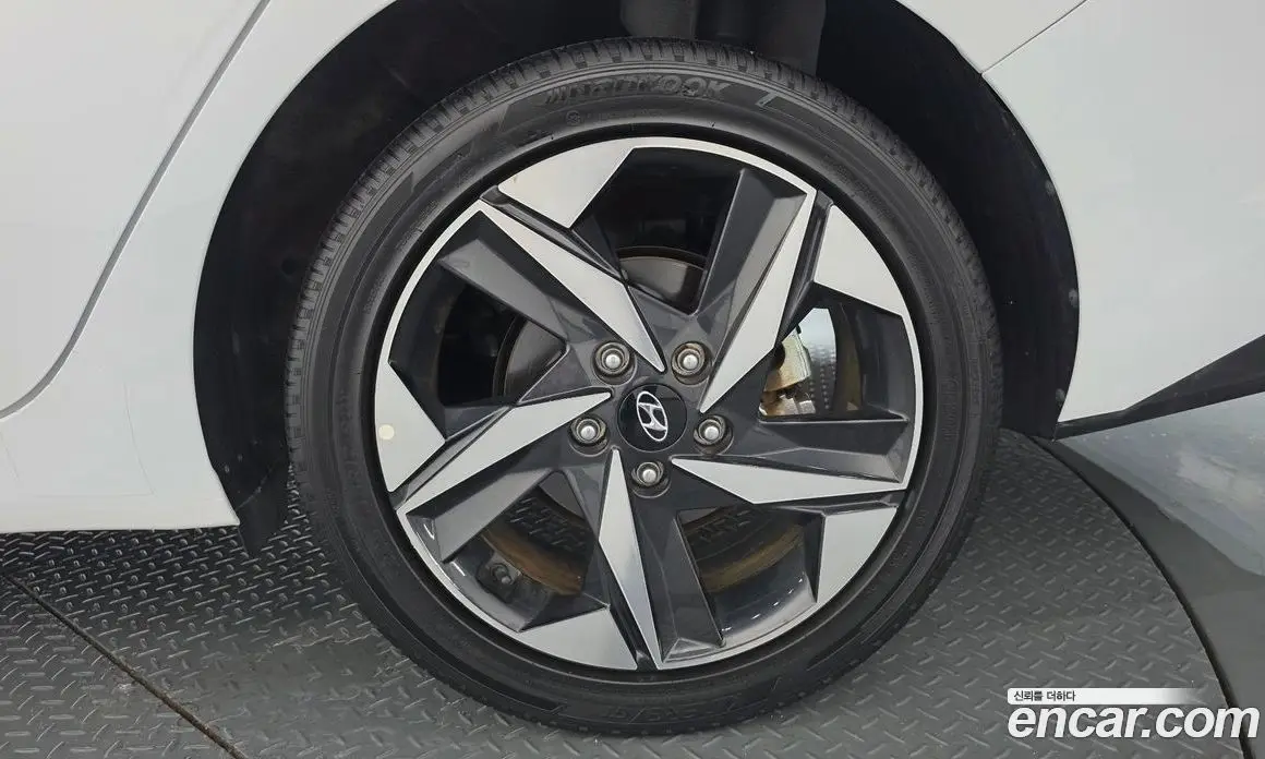Hyundai Avante 2021 1.6 автомат (гидро), фото 7
