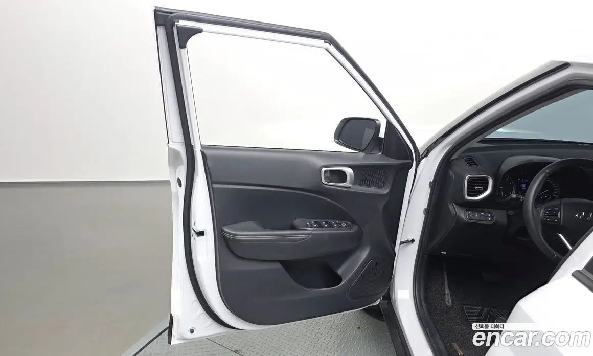 Hyundai Venue 2021 1.6 автомат (гидро), фото 14