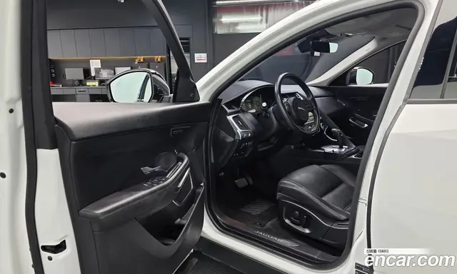 Jaguar E-Pace 2019 2.0 автомат (гидро), миниатюра 12