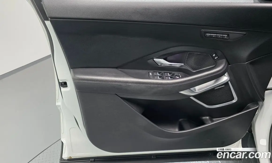 Jaguar E-Pace 2019 2.0 автомат (гидро), фото 13