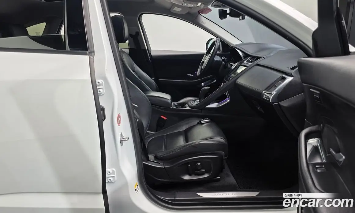 Jaguar E-Pace 2019 2.0 автомат (гидро), фото 15