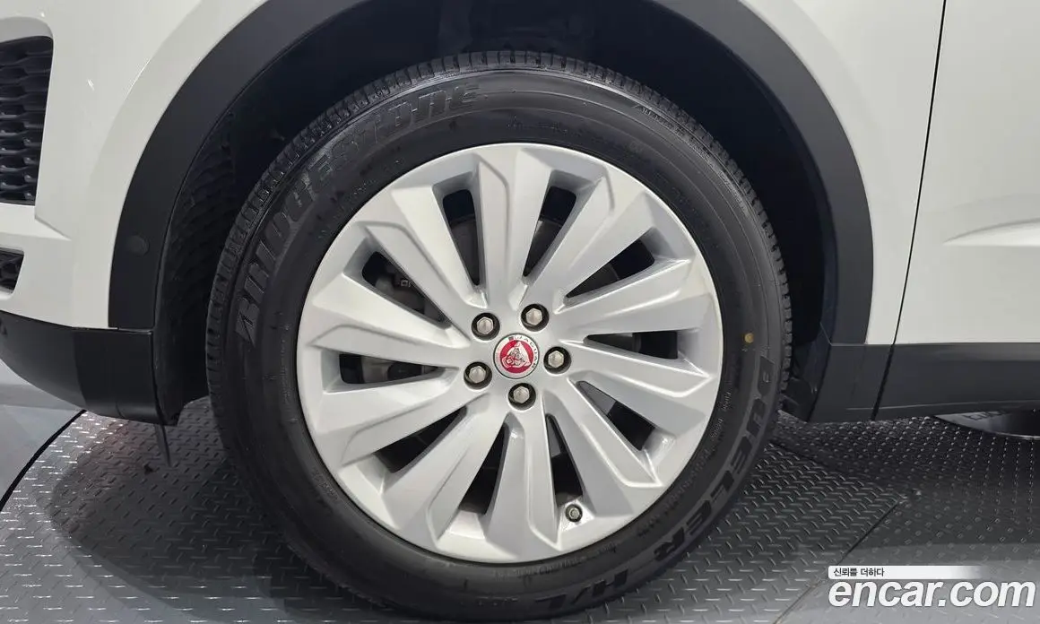 Jaguar E-Pace 2019 2.0 автомат (гидро), фото 4