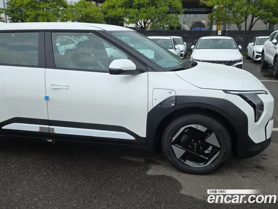 Kia EV3 2026 0.4 автомат (гидро), фото 3 Kia EV3 2026 0.4 автомат (гидро), фото 3
