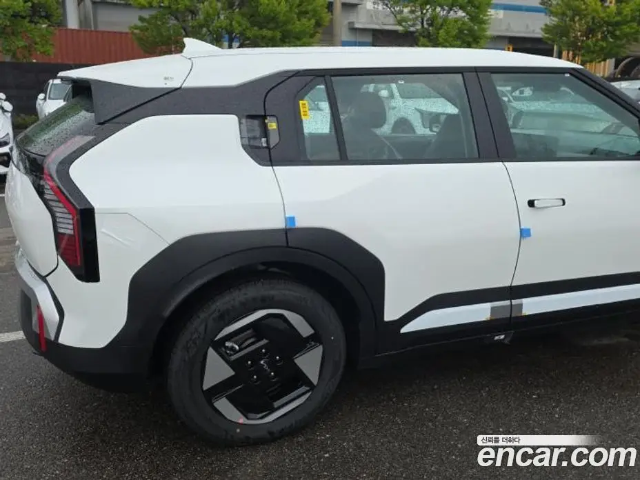 Kia EV3 2026 0.4 автомат (гидро), фото 6 Kia EV3 2026 0.4 автомат (гидро), фото 6