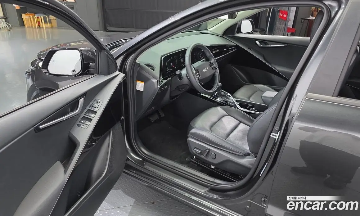 Kia Niro 2022 1.6 автомат (гидро), фото 13