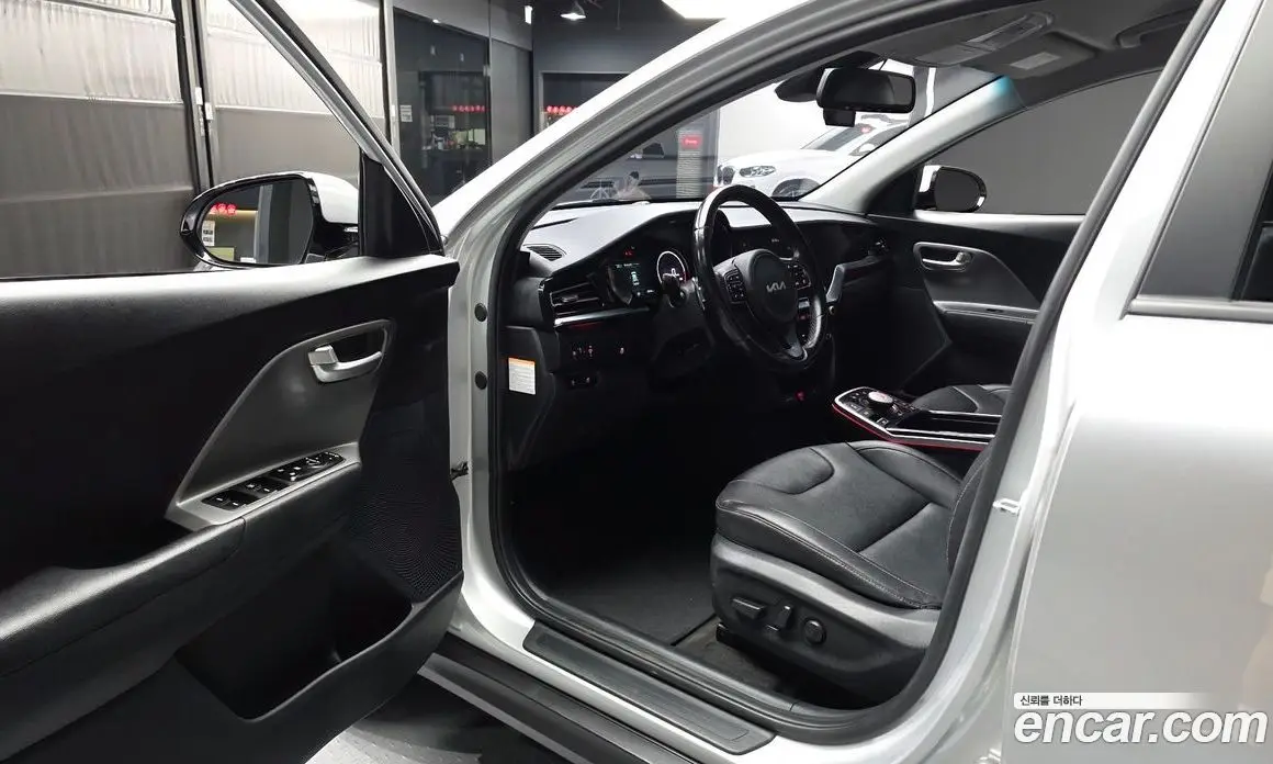 Kia Niro 2022 0.2 автомат (гидро), фото 13 Kia Niro 2022 0.2 автомат (гидро), фото 13