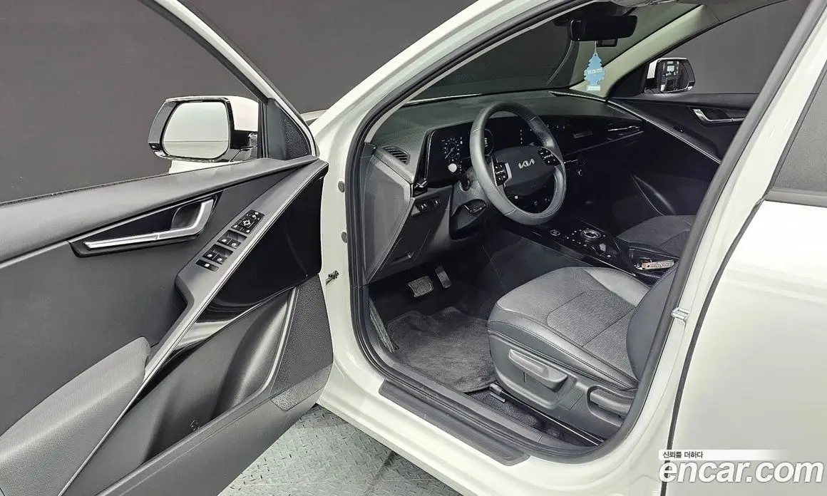 Kia Niro 2024 0.2 автомат (гидро), фото 13
