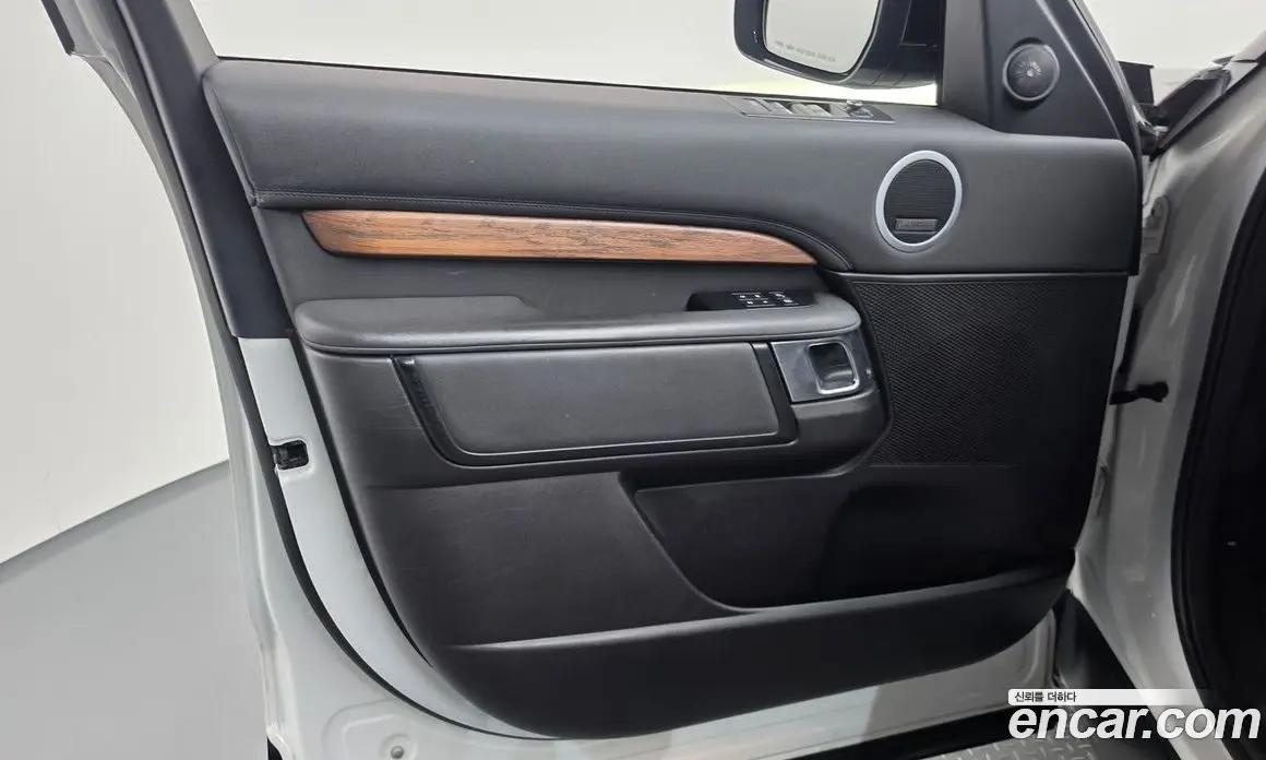 Land Rover Discovery 2018 3.0 автомат (гидро), фото 14