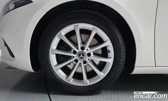 Mercedes-Benz A-Class 2020 2.0 автомат (гидро), миниатюра 5 Mercedes-Benz A-Class 2020 2.0 автомат (гидро), миниатюра 5