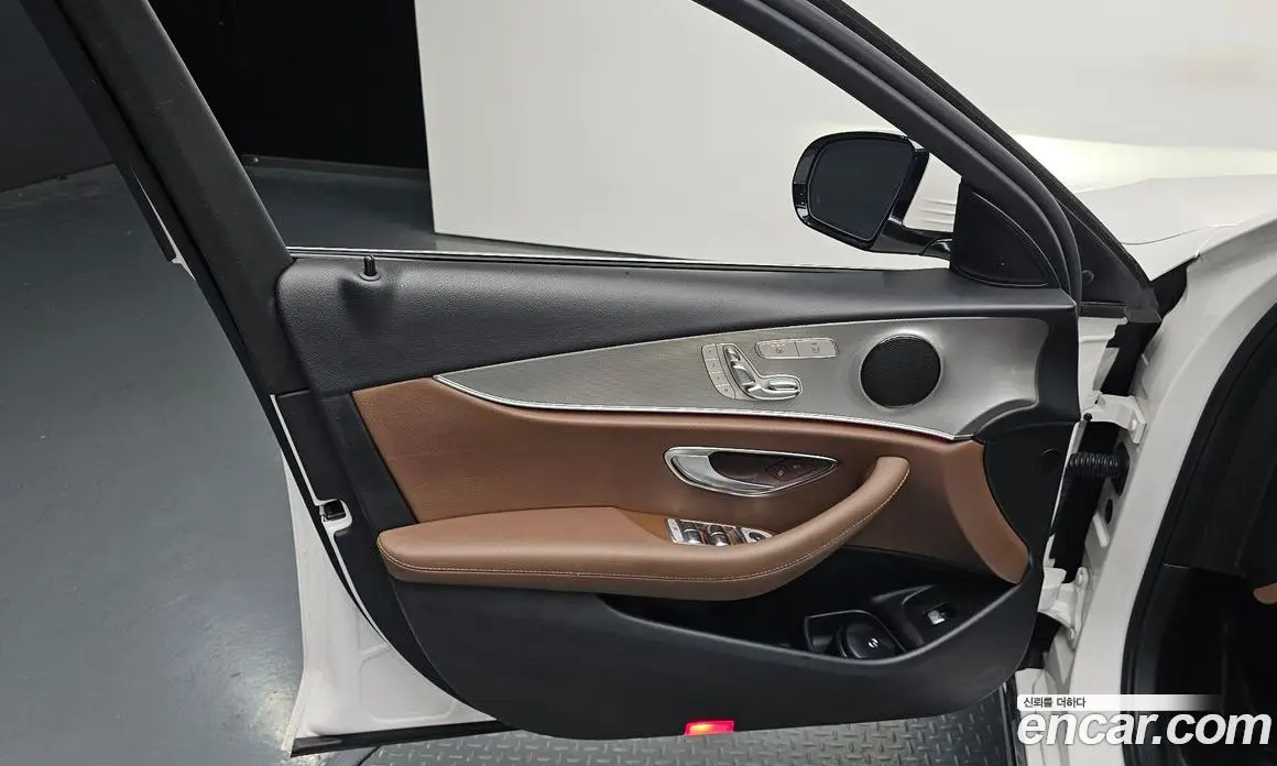 Mercedes-Benz E-Class 2018 2.0 автомат (гидро), фото 13 Mercedes-Benz E-Class 2018 2.0 автомат (гидро), фото 13