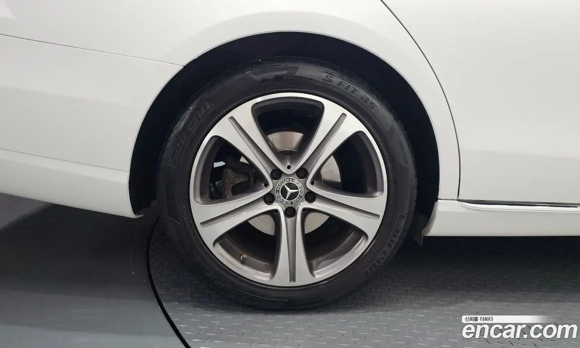Mercedes-Benz E-Class 2018 2.0 автомат (гидро), фото 4 Mercedes-Benz E-Class 2018 2.0 автомат (гидро), фото 4