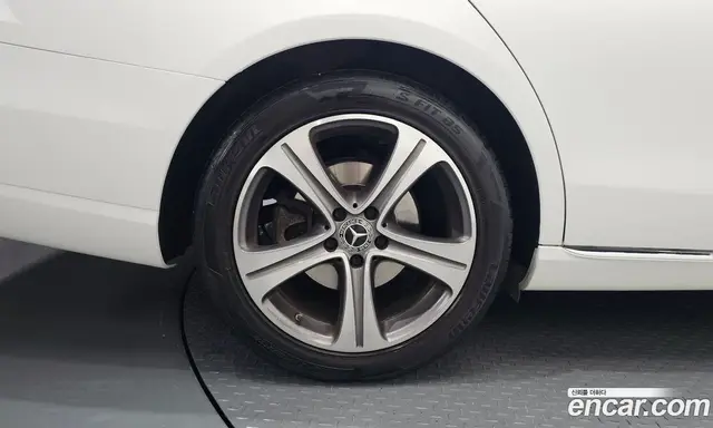 Mercedes-Benz E-Class 2018 2.0 автомат (гидро), миниатюра 4 Mercedes-Benz E-Class 2018 2.0 автомат (гидро), миниатюра 4