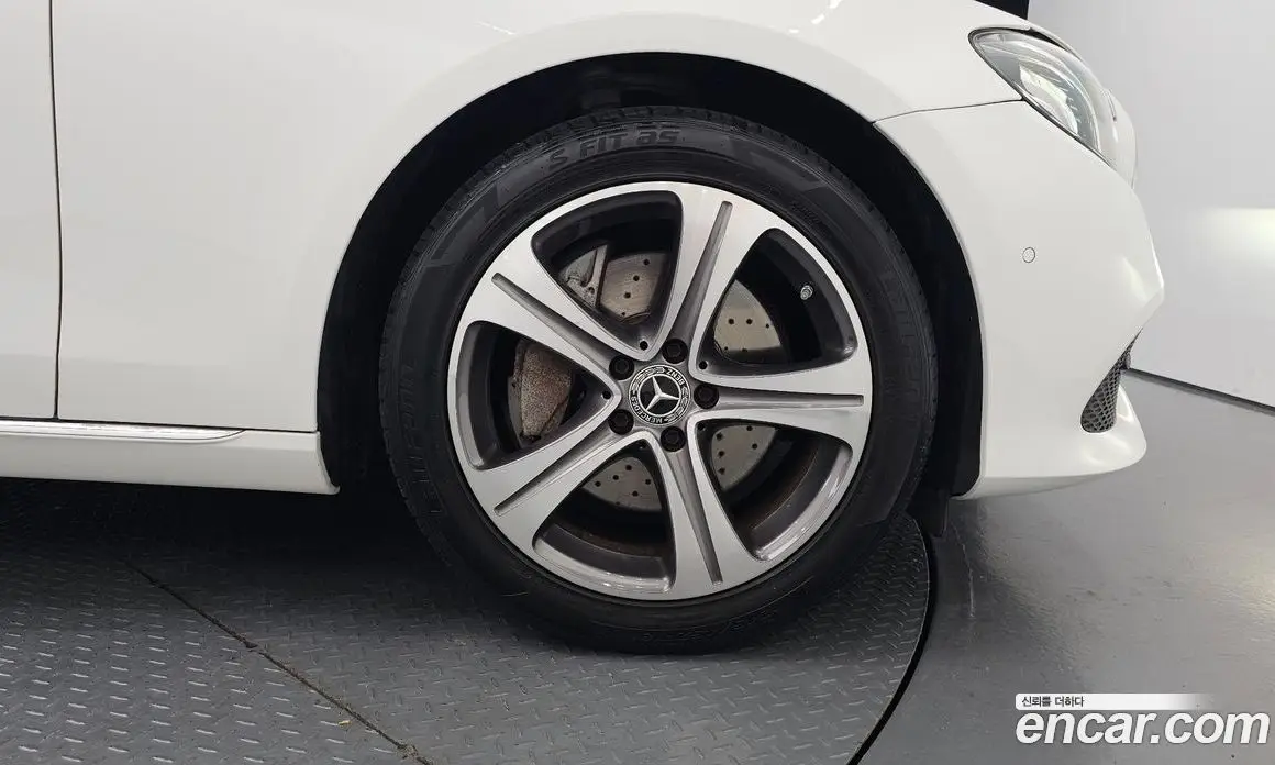 Mercedes-Benz E-Class 2018 2.0 автомат (гидро), фото 6 Mercedes-Benz E-Class 2018 2.0 автомат (гидро), фото 6