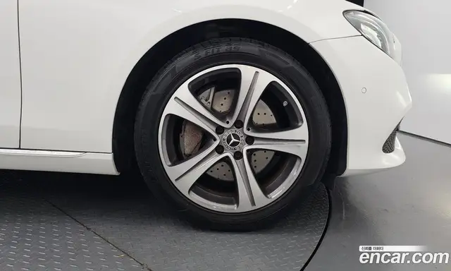 Mercedes-Benz E-Class 2018 2.0 автомат (гидро), миниатюра 6 Mercedes-Benz E-Class 2018 2.0 автомат (гидро), миниатюра 6