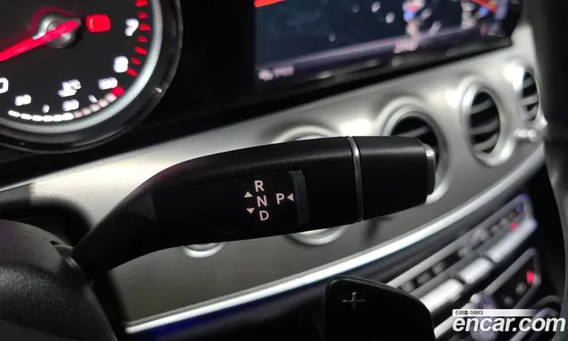 Mercedes-Benz E-Class 2019 2.0 автомат (гидро), миниатюра 12