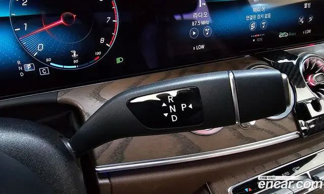 Mercedes-Benz E-Class 2021 2.0 автомат (гидро), миниатюра 11