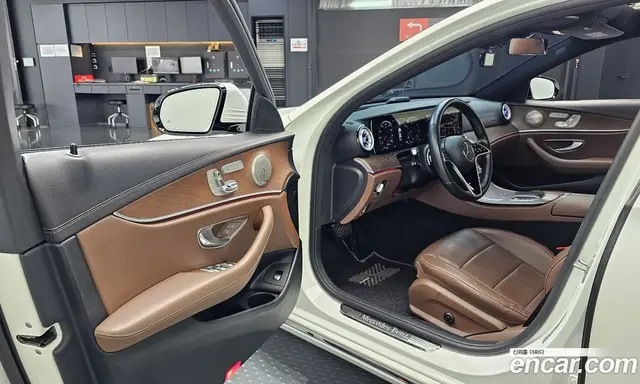 Mercedes-Benz E-Class 2021 2.0 автомат (гидро), миниатюра 12