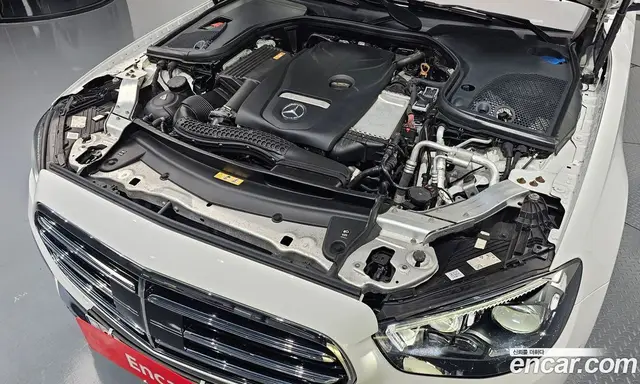 Mercedes-Benz E-Class 2021 2.0 автомат (гидро), миниатюра 5