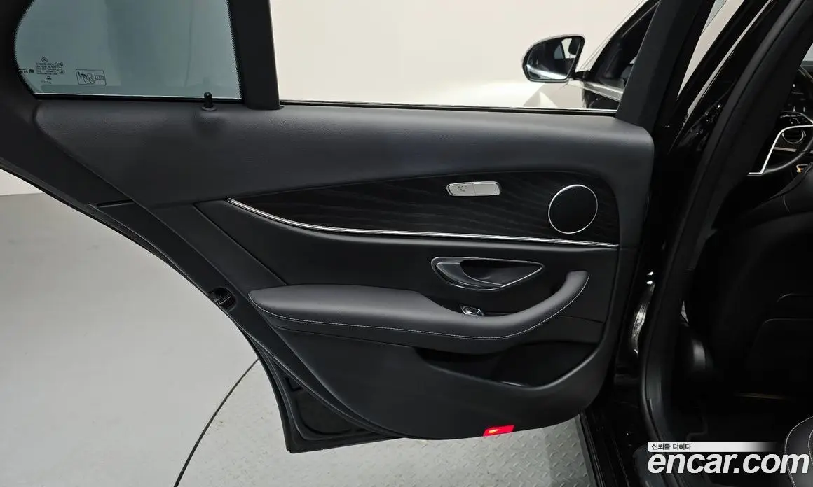 Mercedes-Benz E-Class 2023 2.0 автомат (гидро), фото 15 Mercedes-Benz E-Class 2023 2.0 автомат (гидро), фото 15