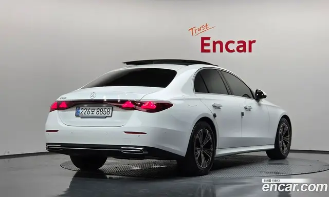 Mercedes-Benz E-Class 2024 2.0 автомат (гидро), миниатюра 2