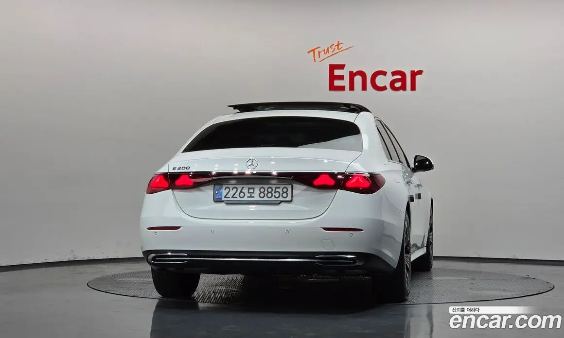 Mercedes-Benz E-Class 2024 2.0 автомат (гидро), фото 4
