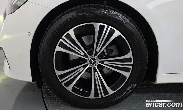 Mercedes-Benz E-Class 2024 2.0 автомат (гидро), миниатюра 5