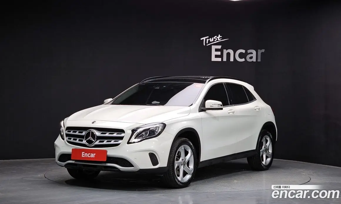 Mercedes-Benz GLA-Class 2017 2.0 автомат (гидро), фото 1 Mercedes-Benz GLA-Class 2017 2.0 автомат (гидро), фото 1