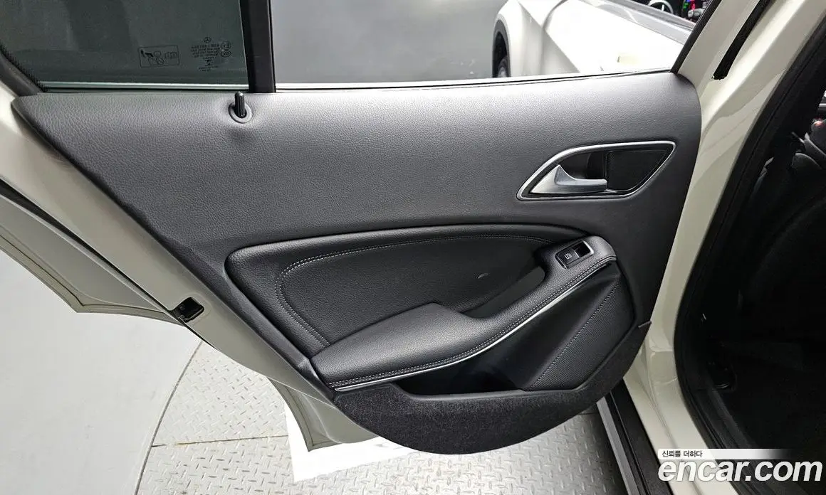 Mercedes-Benz GLA-Class 2017 2.0 автомат (гидро), фото 15 Mercedes-Benz GLA-Class 2017 2.0 автомат (гидро), фото 15