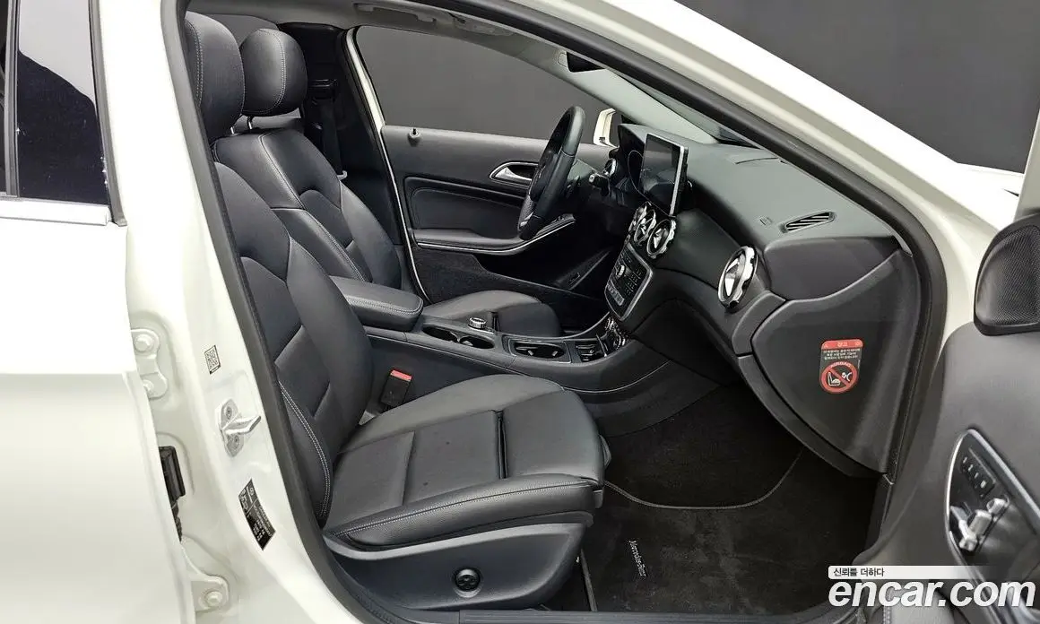 Mercedes-Benz GLA-Class 2017 2.0 автомат (гидро), фото 16 Mercedes-Benz GLA-Class 2017 2.0 автомат (гидро), фото 16