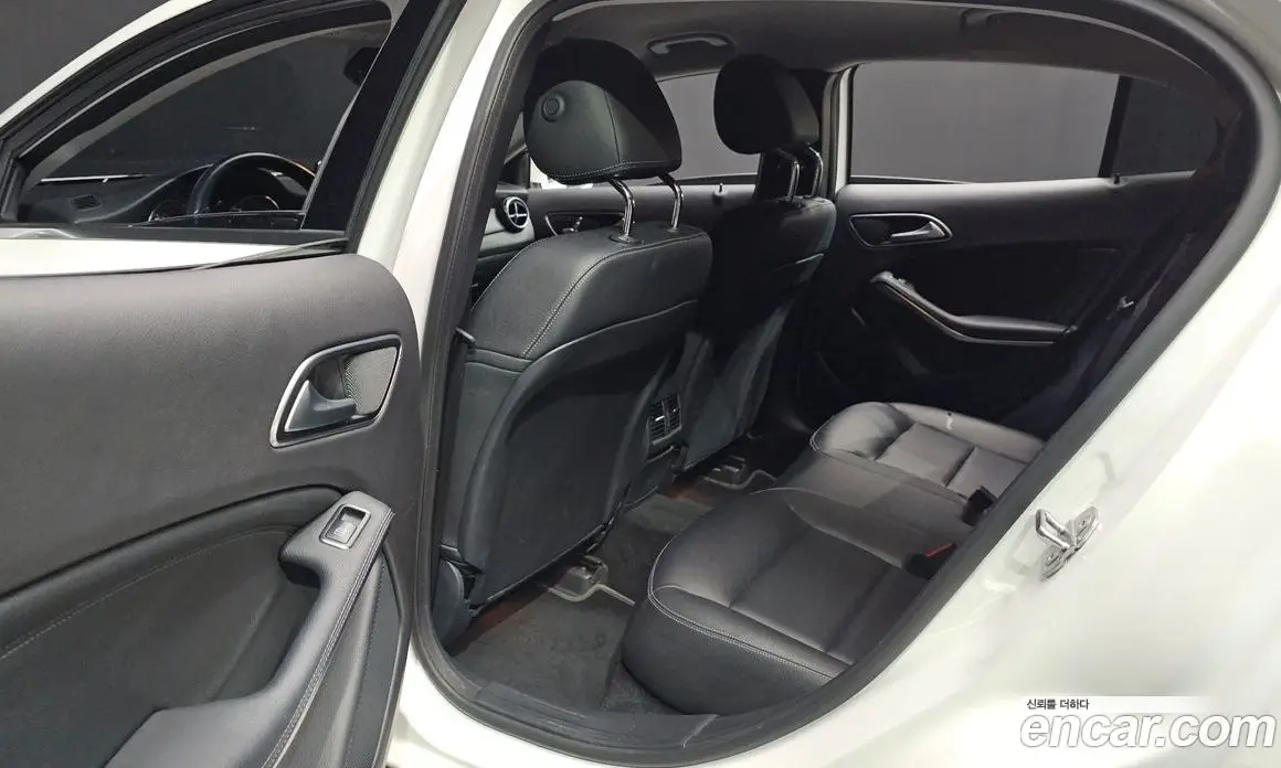 Mercedes-Benz GLA-Class 2019 2.0 автомат (гидро), фото 17 Mercedes-Benz GLA-Class 2019 2.0 автомат (гидро), фото 17