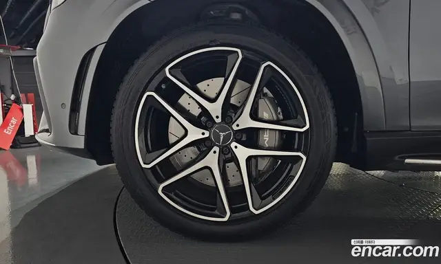 Mercedes-Benz GLE-Class 2023 3.0 автомат (гидро), миниатюра 4