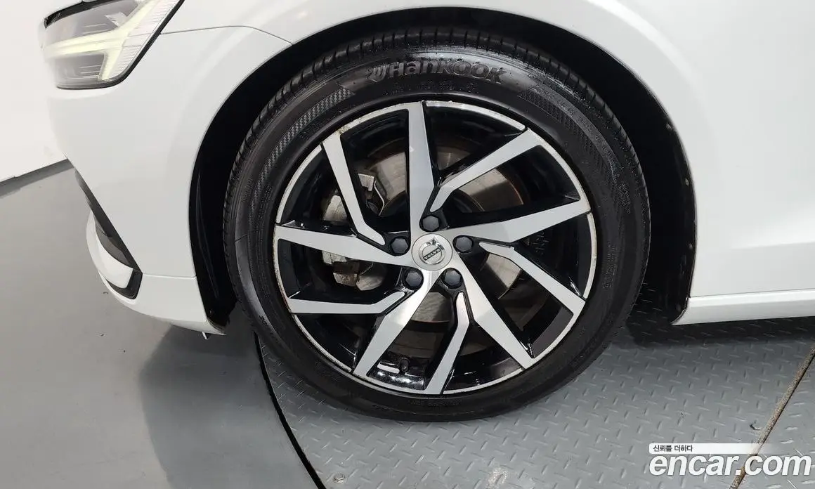Volvo S60 2020 2.0 автомат (гидро), фото 5 Volvo S60 2020 2.0 автомат (гидро), фото 5